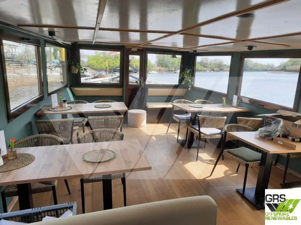 Nave ristorante in vendita