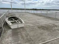 Chiatta adibita ad alloggio in vendita