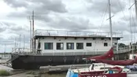 Chiatta adibita ad alloggio in vendita