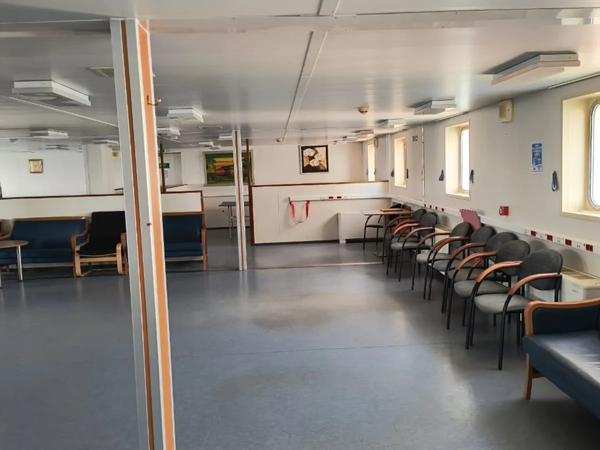 Chiatta adibita ad alloggio in vendita