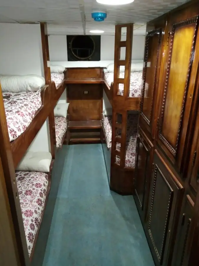Nave di supporto in vendita