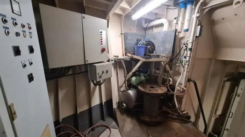 Nave di supporto in vendita
