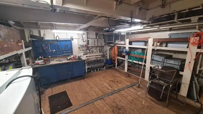 Nave di rifornimento veloce (FSV) in vendita